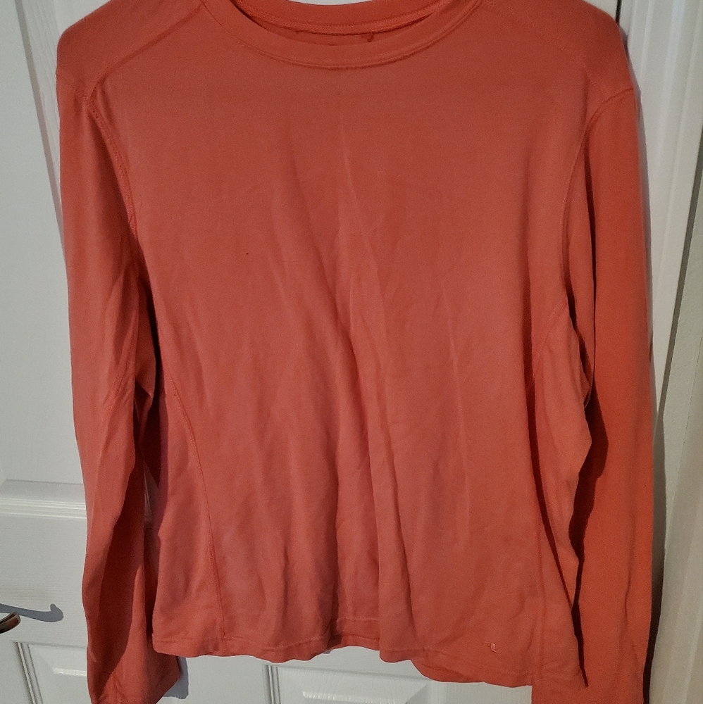 Long sleeve athletic shirt